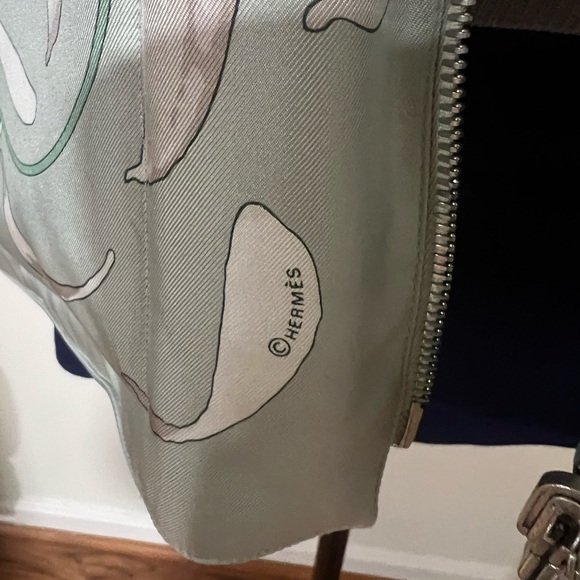 Vintage Hermes Jacket Silk Paperoles Reversible
And Top Cashmere Print S mint 💚🤍 - Picture 14 of 17